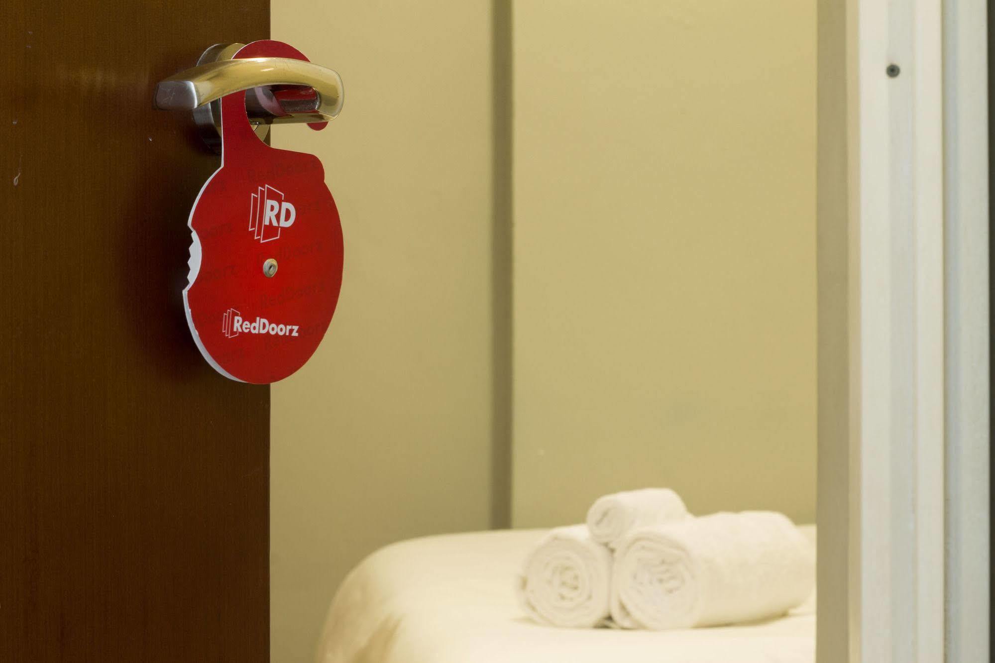 Reddoorz @ Gegerkalong Girang Hotel Bandung Exterior photo